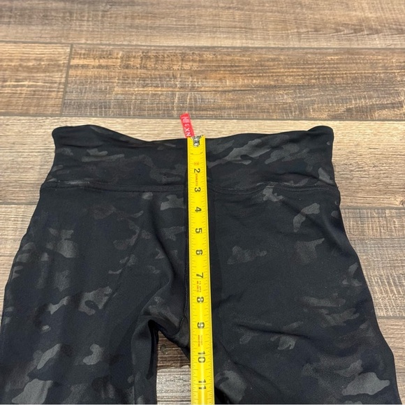 Spanx Faux Leather Camo Leggings Matte Black Womens Size S Cropped - Picture 9 of 12